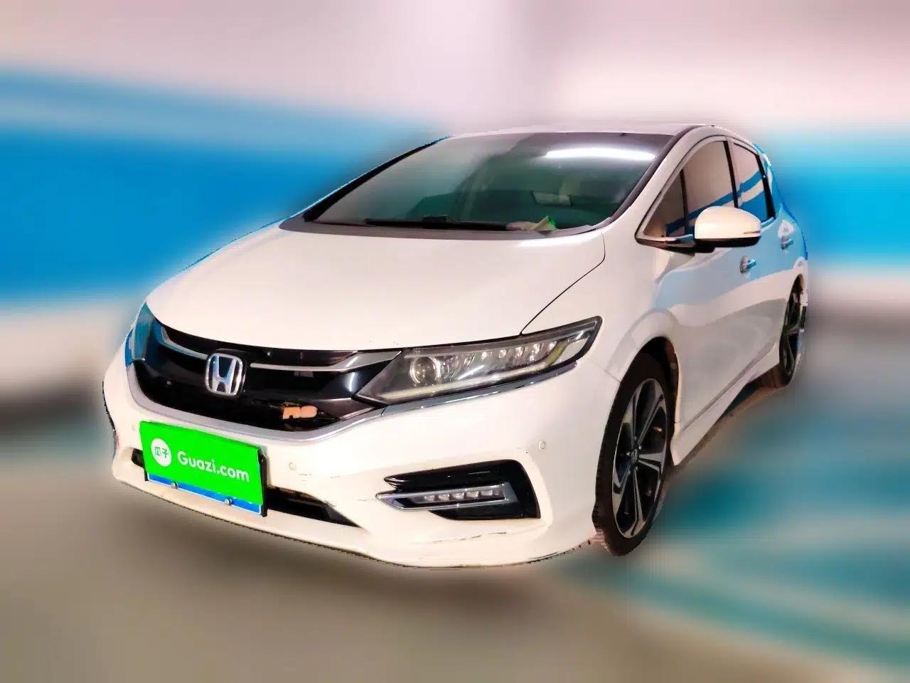 Honda Jade 2017 210 TURBO CVT Luxury Edition 5 Seats — миниатюра 1