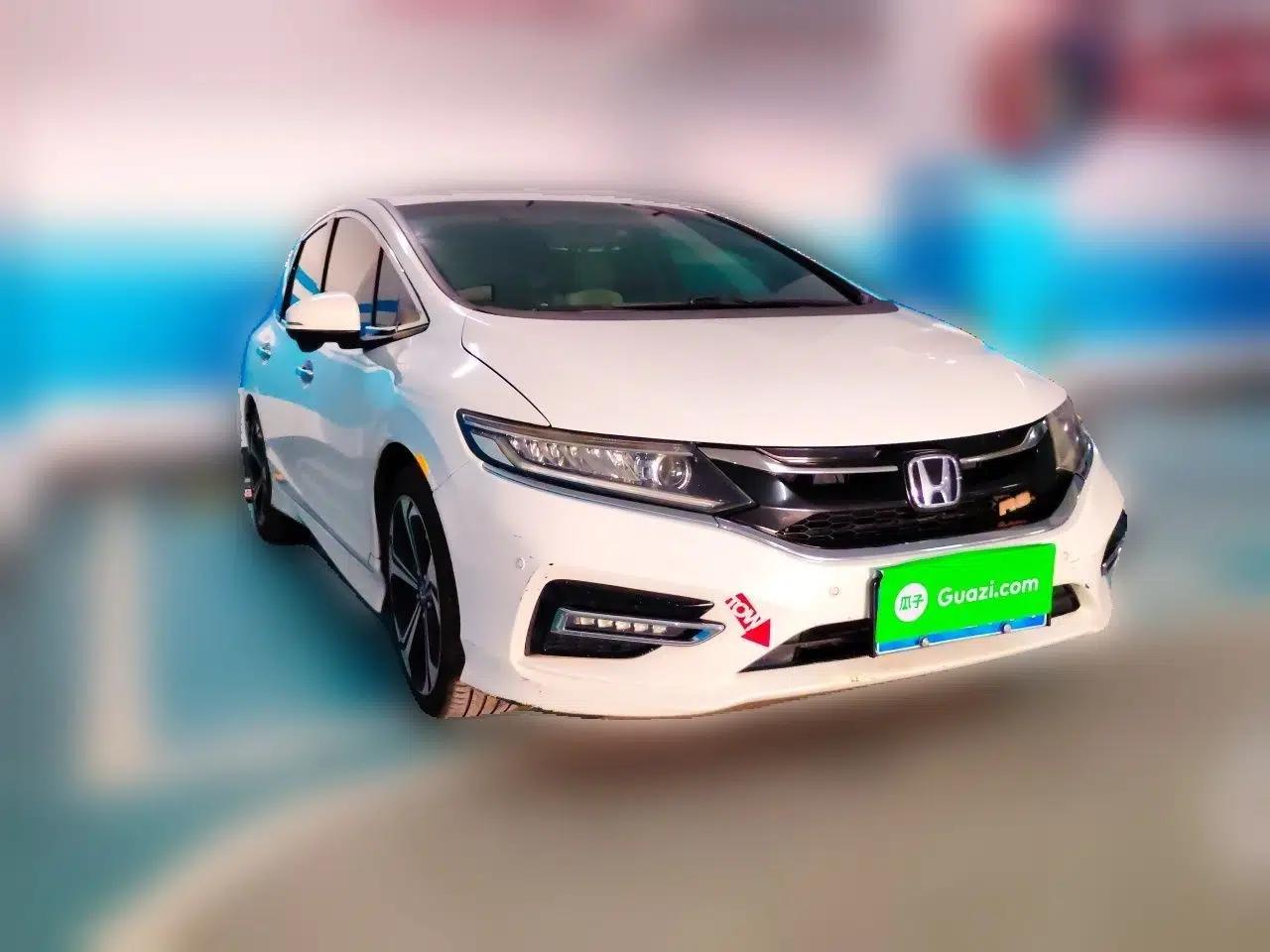 Honda Jade 2017 210 TURBO CVT Luxury Edition 5 Seats — миниатюра 3