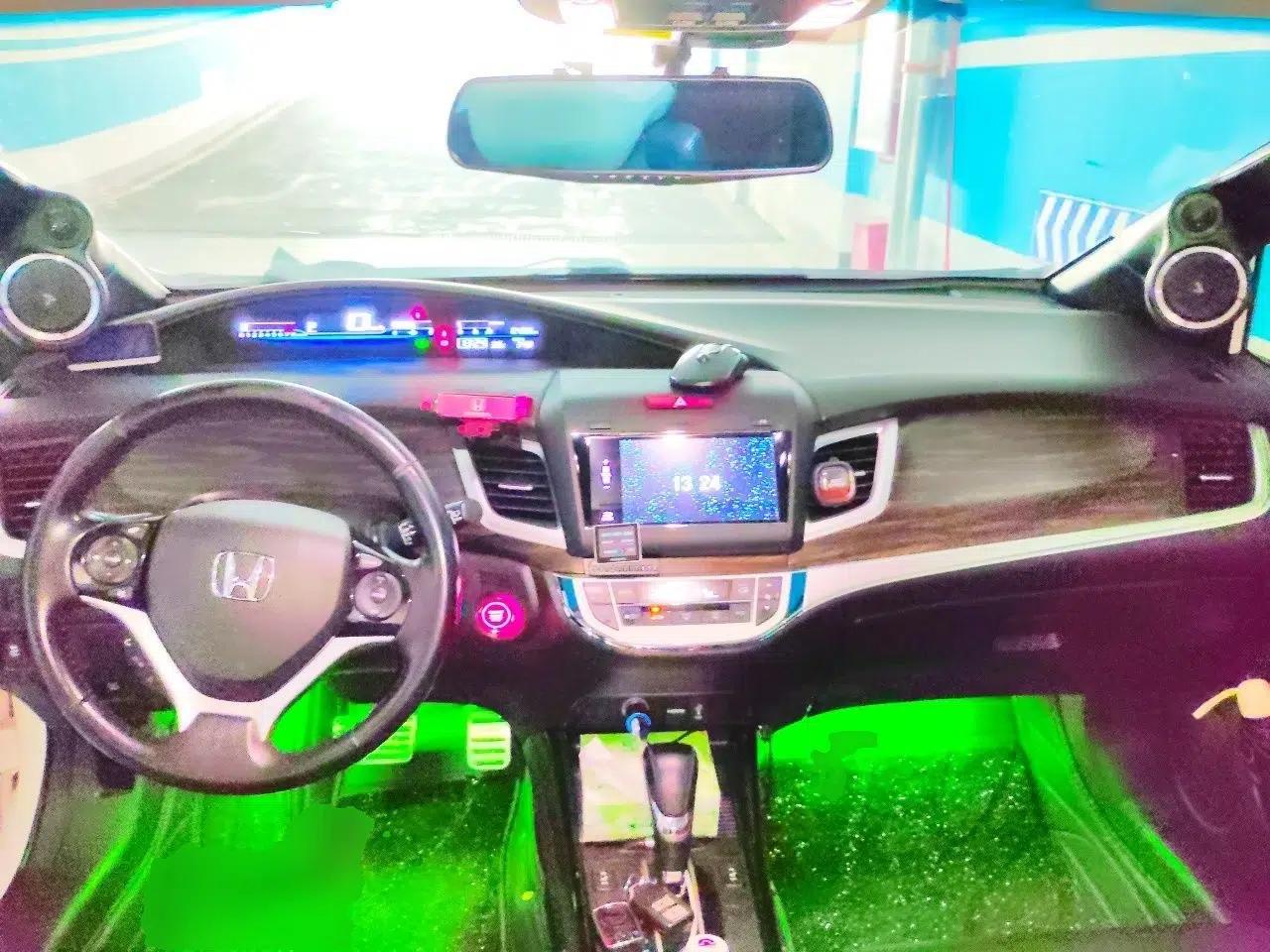 Honda Jade 2017 210 TURBO CVT Luxury Edition 5 Seats — миниатюра 9
