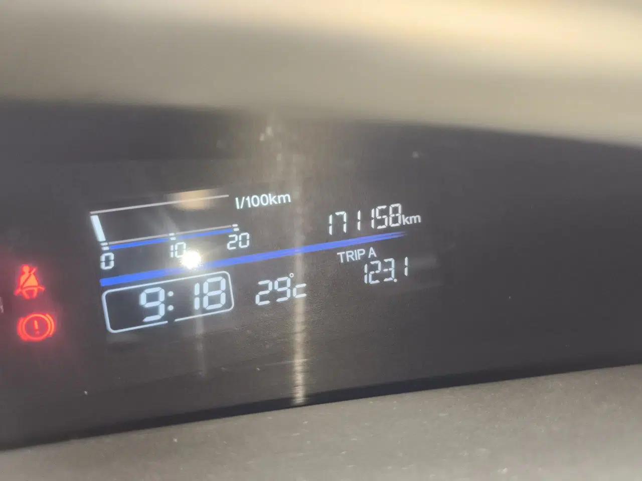 Honda Jade 2014 1.8L Automatic Comfort Elite Version 5 Seats — миниатюра 11