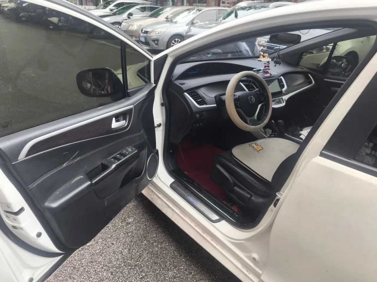 Honda Jade 2014 1.8L Automatic Comfort Elite Version 5 Seats — миниатюра 19