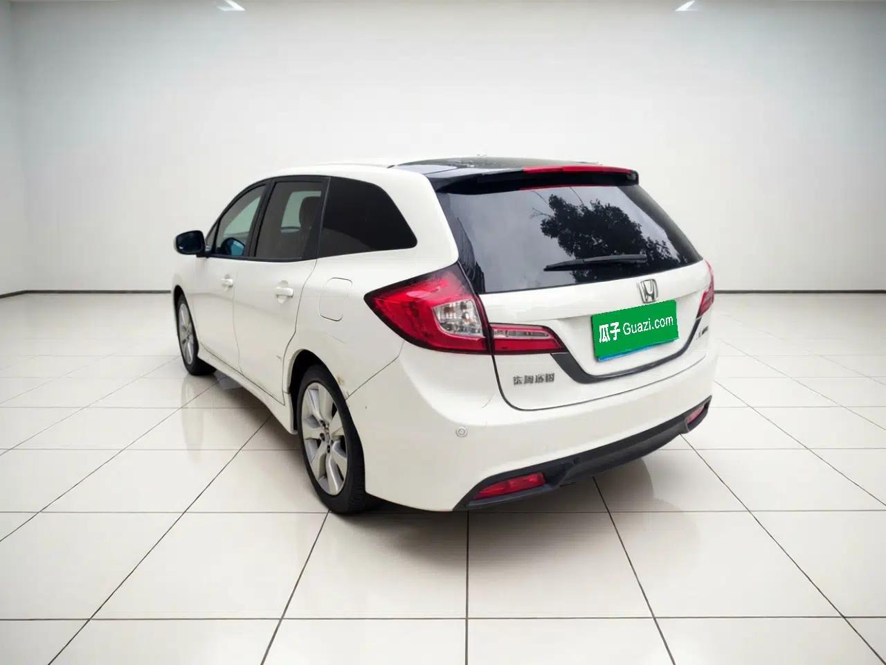 Honda Jade 2014 1.8L Automatic Comfort Elite Version 5 Seats — миниатюра 4