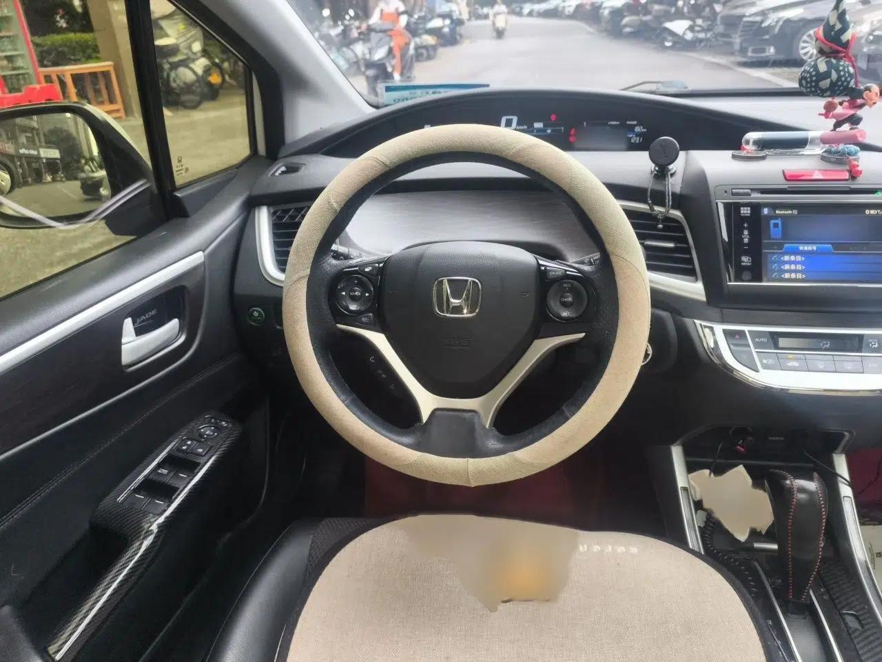 Honda Jade 2014 1.8L Automatic Comfort Elite Version 5 Seats — миниатюра 9