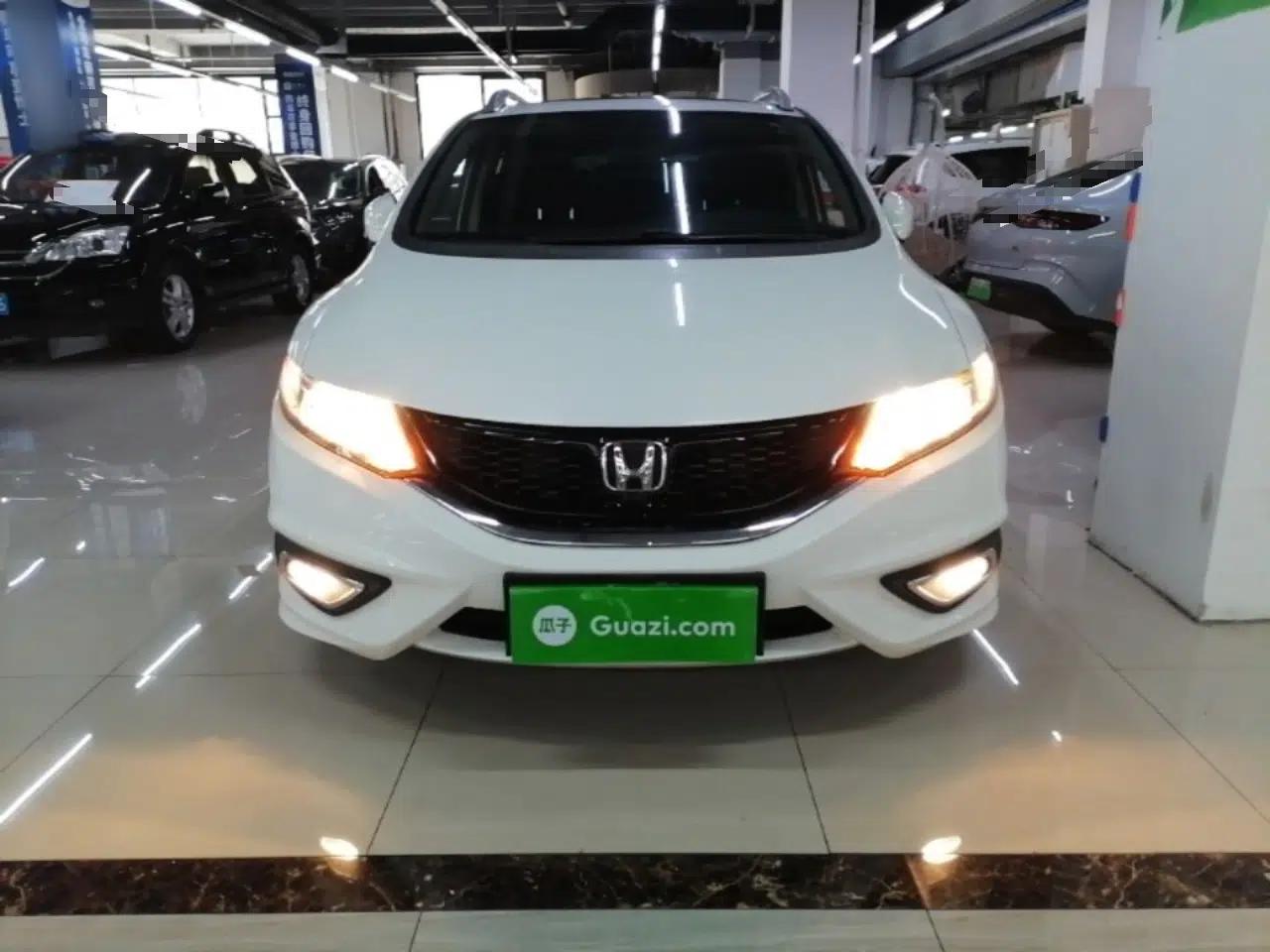 Honda Jade 2014 1.8L Automatic Comfort Elite Version 5 Seats — миниатюра 2