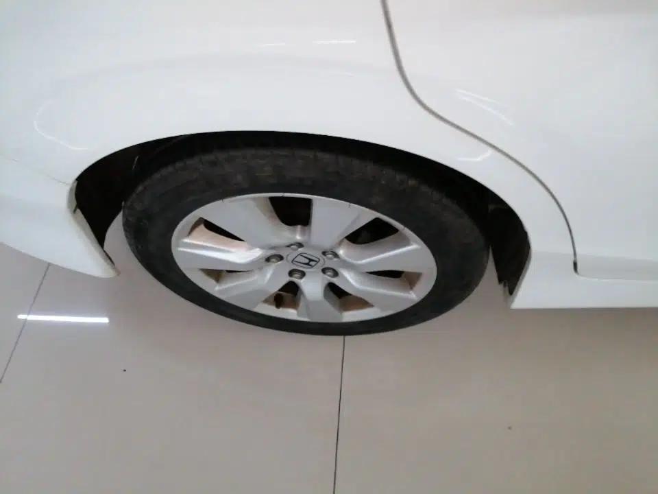 Honda Jade 2014 1.8L Automatic Comfort Elite Version 5 Seats — миниатюра 11