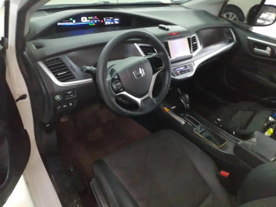 Honda Jade 2014 1.8L Automatic Comfort Elite Version 5 Seats — миниатюра 12