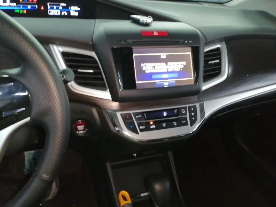 Honda Jade 2014 1.8L Automatic Comfort Elite Version 5 Seats — миниатюра 15
