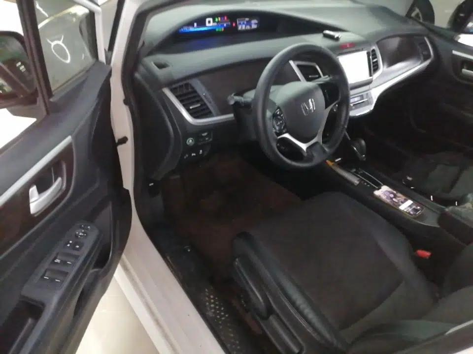 Honda Jade 2014 1.8L Automatic Comfort Elite Version 5 Seats — миниатюра 18