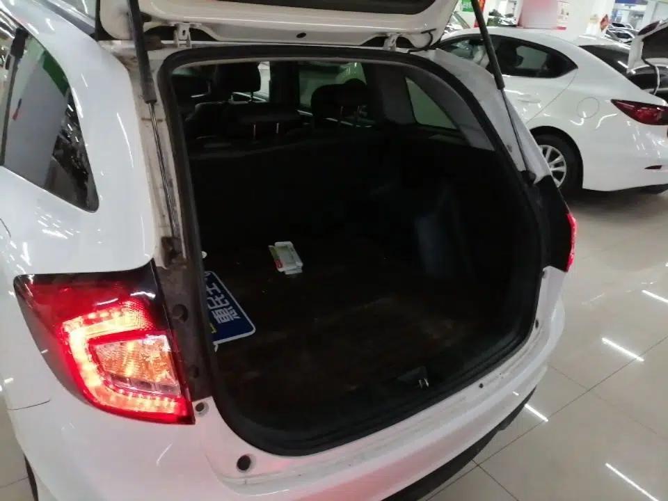 Honda Jade 2014 1.8L Automatic Comfort Elite Version 5 Seats — миниатюра 22