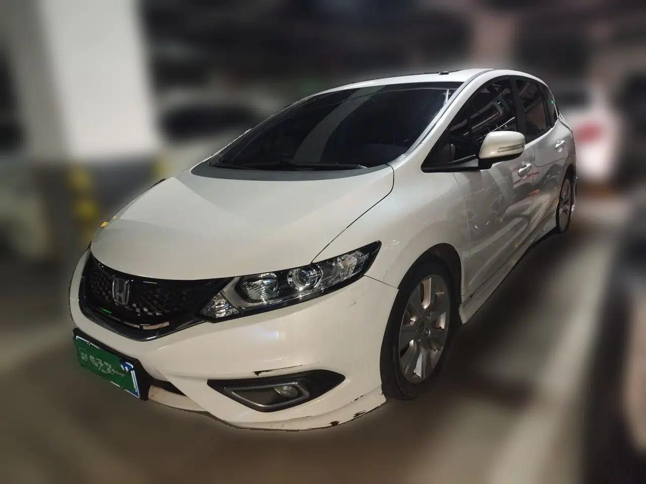 Honda Jade 2016 1.8L Automatic Comfort Elite Version 5 Seats — миниатюра 1