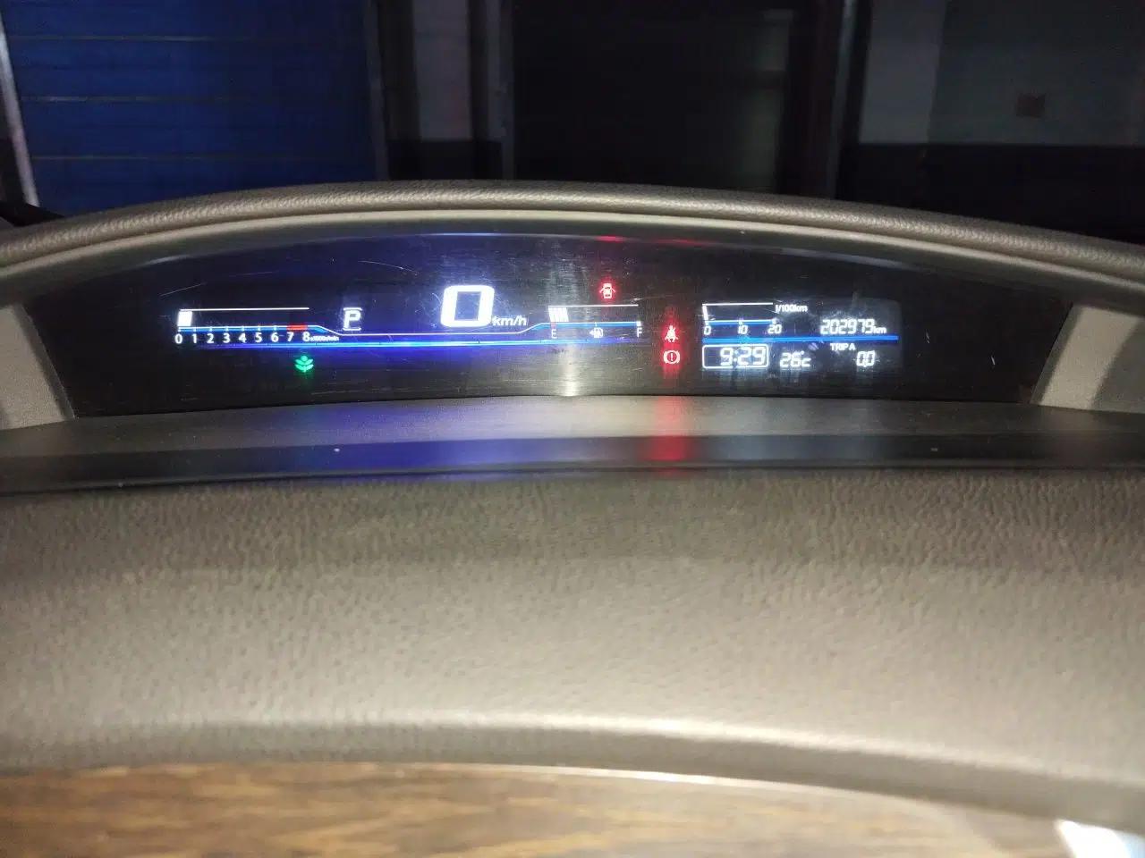 Honda Jade 2016 1.8L Automatic Comfort Elite Version 5 Seats — миниатюра 11