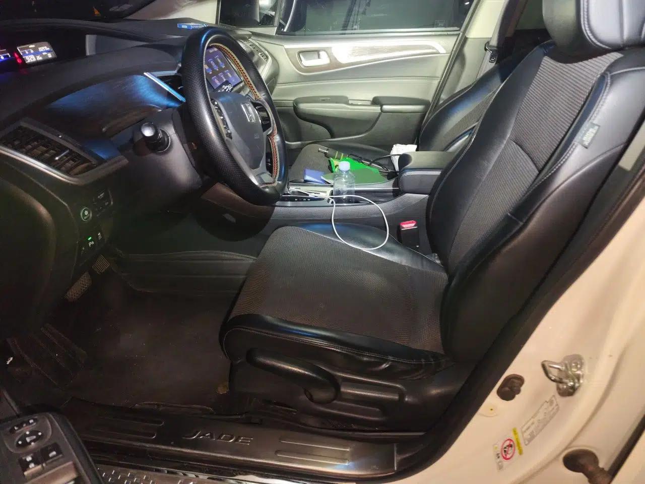 Honda Jade 2016 1.8L Automatic Comfort Elite Version 5 Seats — миниатюра 15