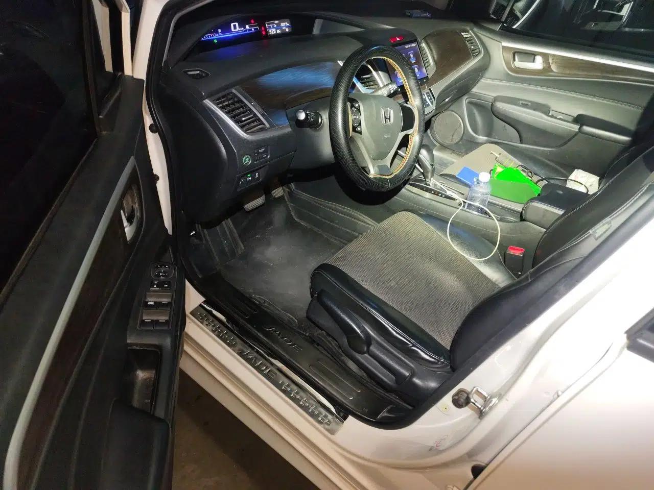 Honda Jade 2016 1.8L Automatic Comfort Elite Version 5 Seats — миниатюра 16