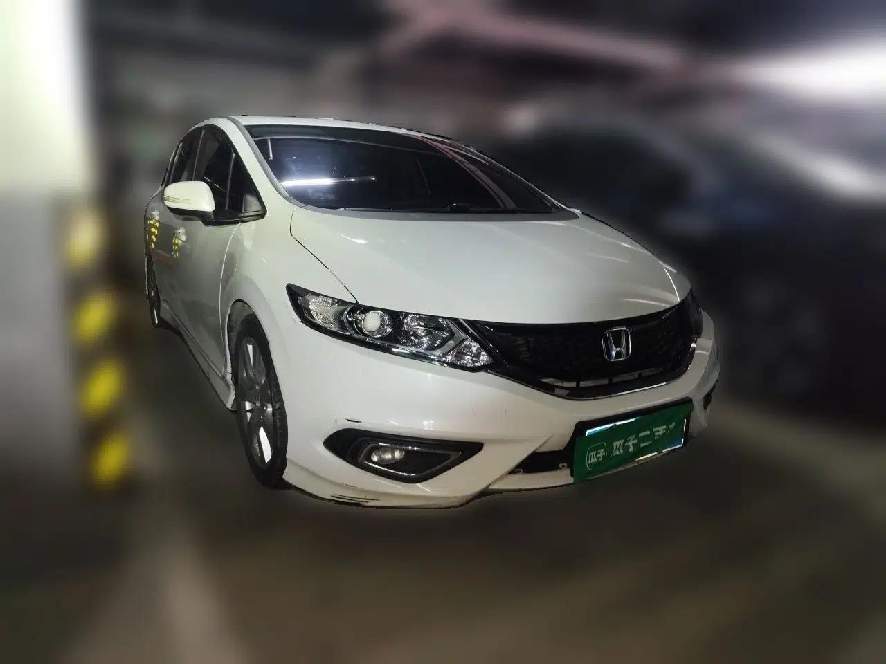 Honda Jade 2016 1.8L Automatic Comfort Elite Version 5 Seats — миниатюра 3