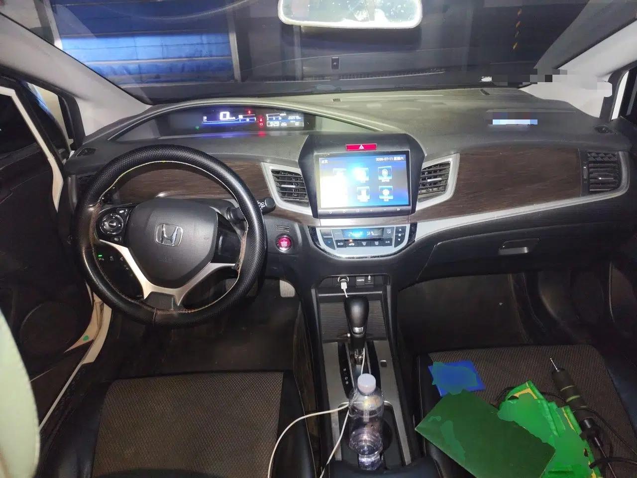 Honda Jade 2016 1.8L Automatic Comfort Elite Version 5 Seats — миниатюра 9