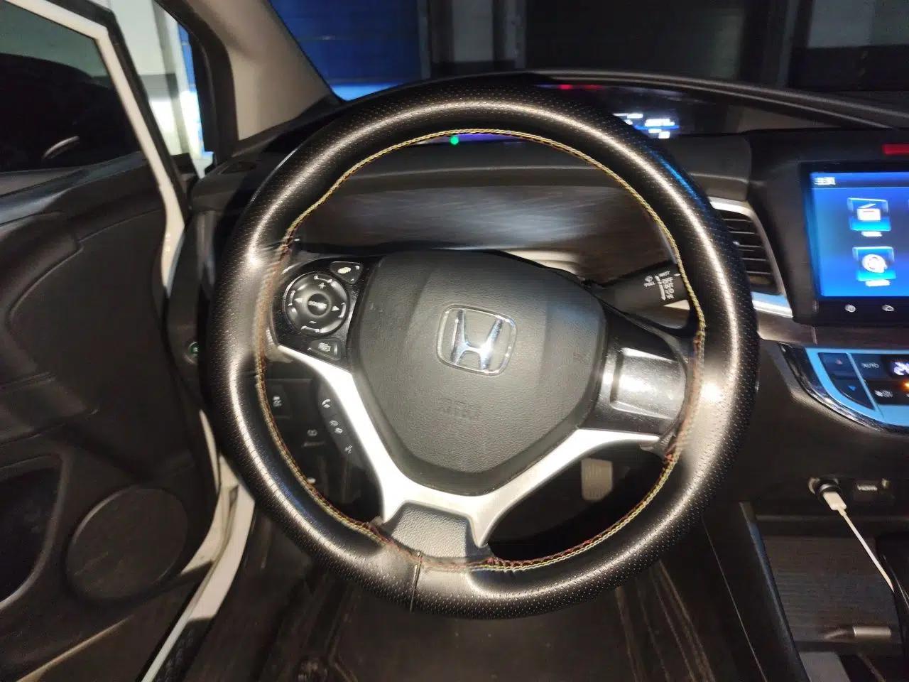 Honda Jade 2016 1.8L Automatic Comfort Elite Version 5 Seats — миниатюра 10