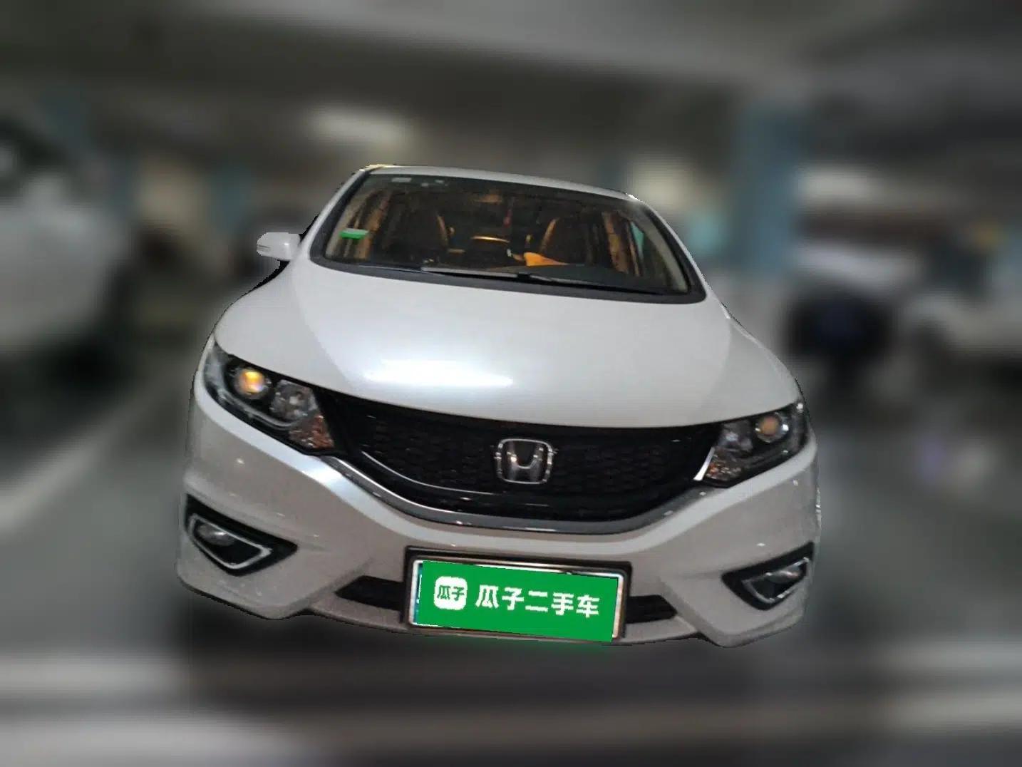 Honda Jade 2016 1.8L Automatic Comfort Version 5 Seats — миниатюра 2