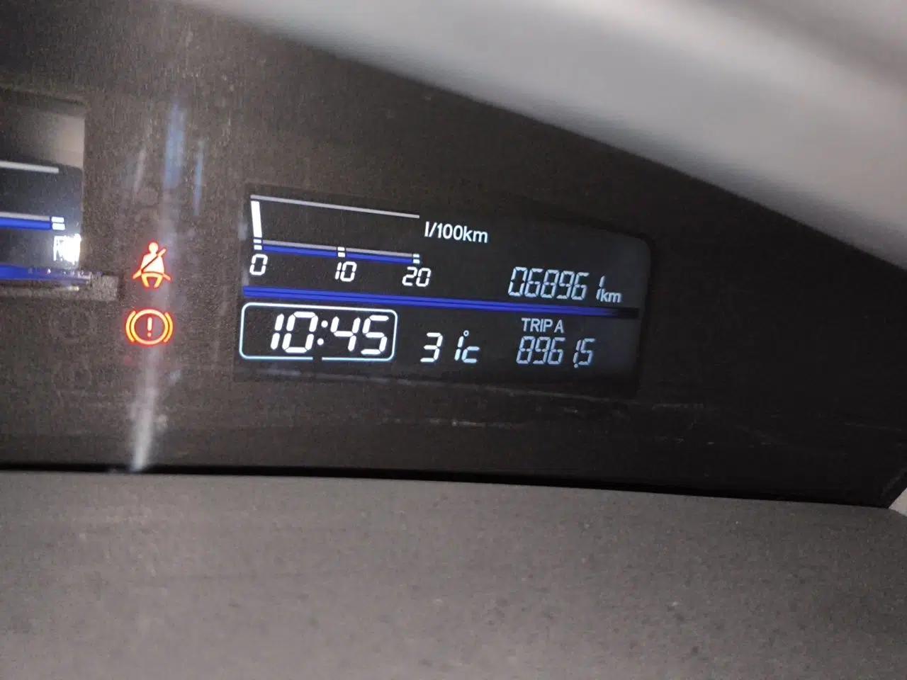 Honda Jade 2016 1.8L Automatic Comfort Version 5 Seats — миниатюра 12