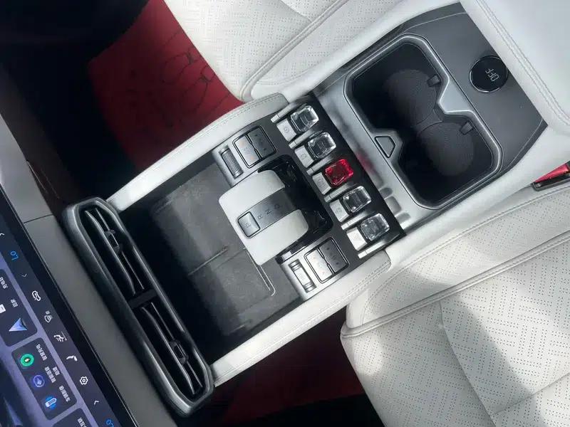 Titanium 3 2025 Model 501KM AWD Ultra Edition — миниатюра 22