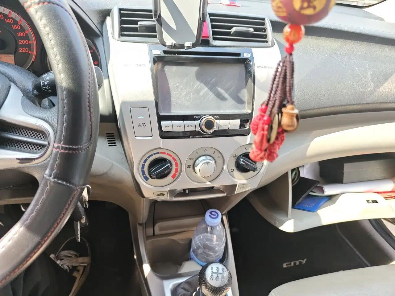 Honda City Classic 2011 1.5L Manual Elite Edition — миниатюра 13