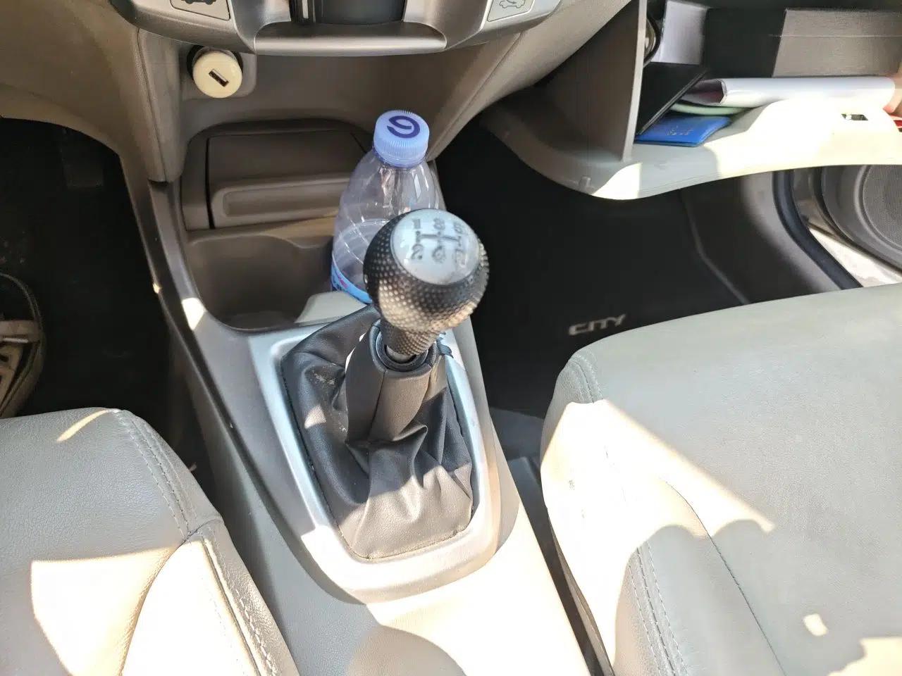Honda City Classic 2011 1.5L Manual Elite Edition — миниатюра 14