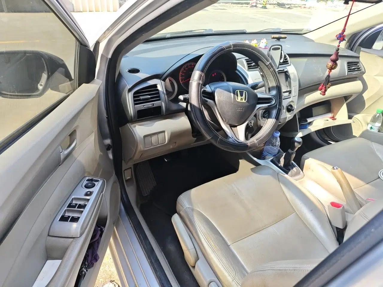 Honda City Classic 2011 1.5L Manual Elite Edition — миниатюра 16