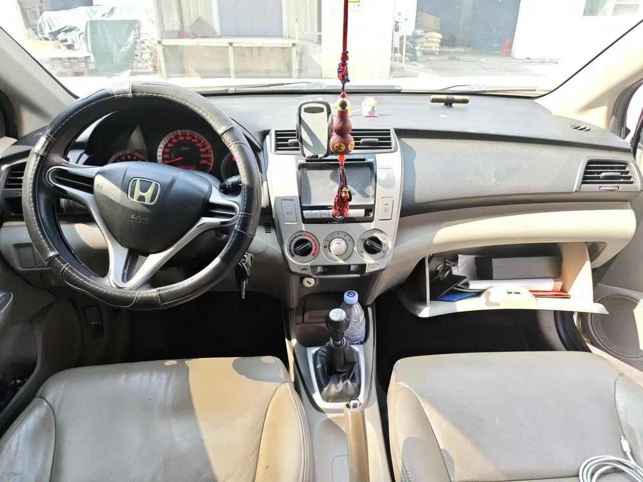 Honda City Classic 2011 1.5L Manual Elite Edition — миниатюра 9