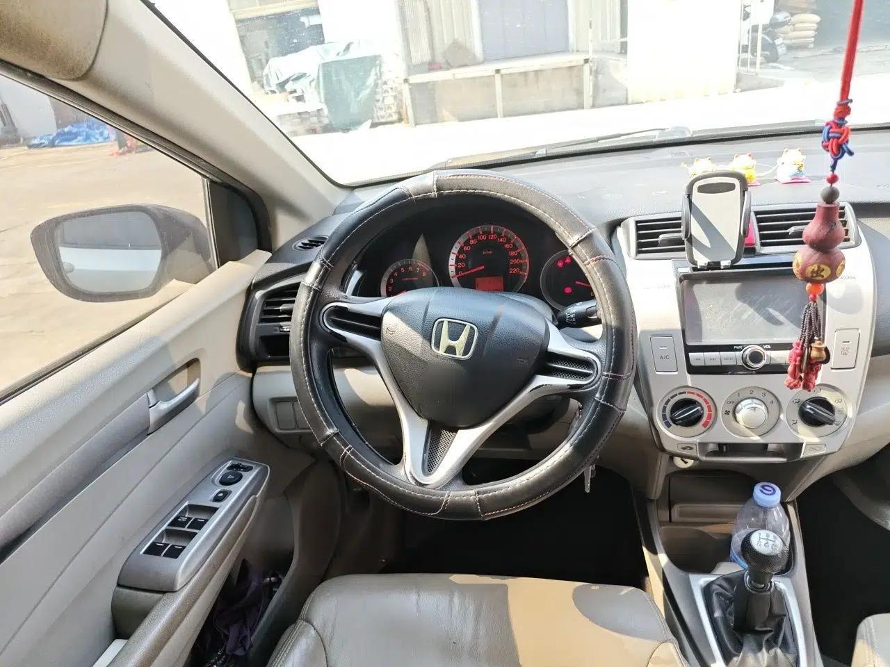 Honda City Classic 2011 1.5L Manual Elite Edition — миниатюра 10