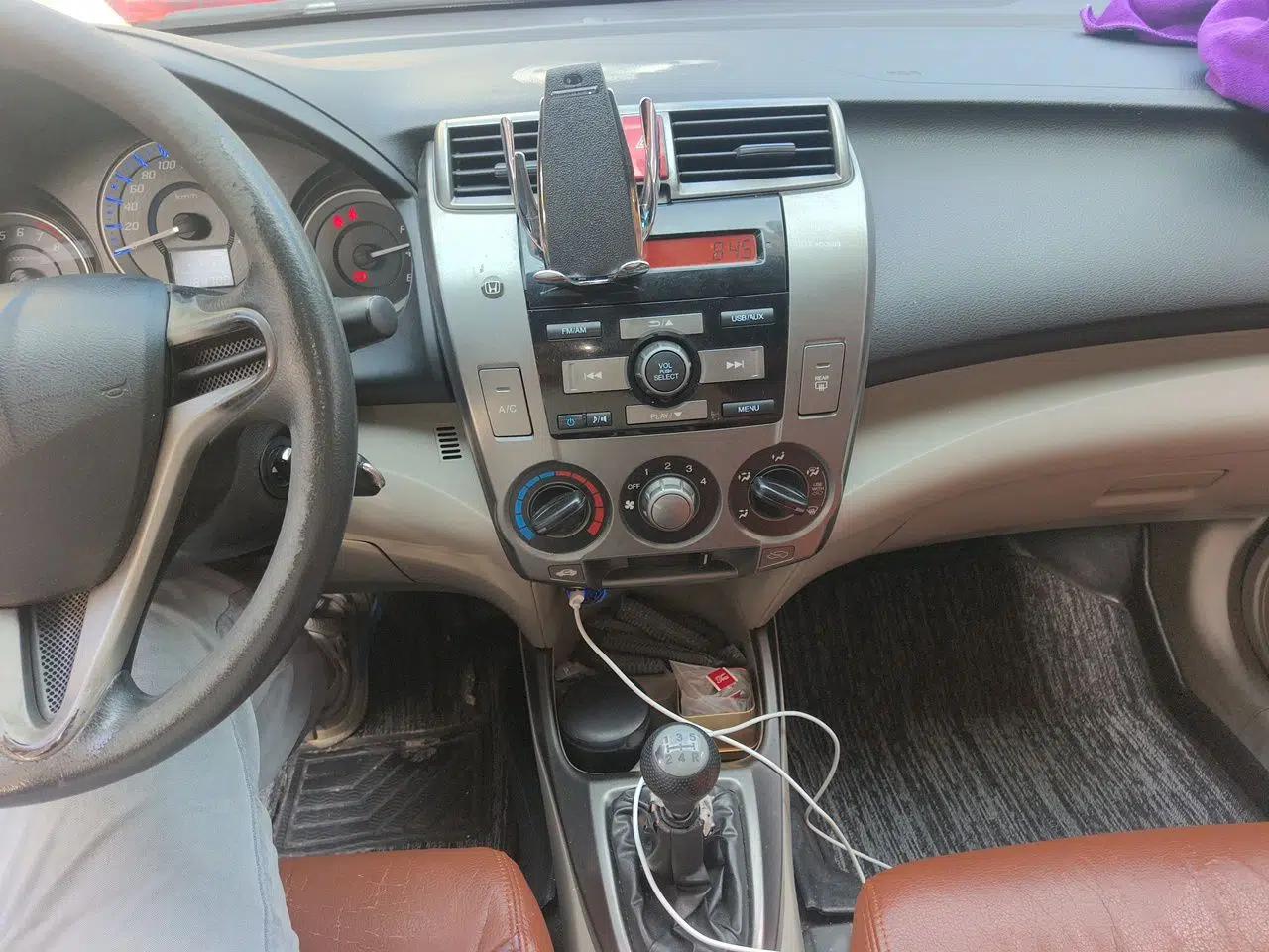 Honda City Classic 2012 1.5L manual Comfort version — миниатюра 13