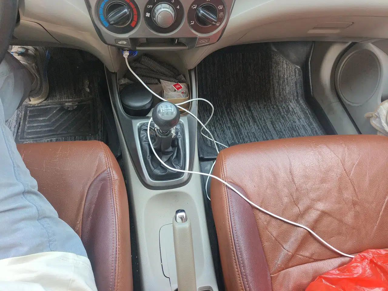 Honda City Classic 2012 1.5L manual Comfort version — миниатюра 14