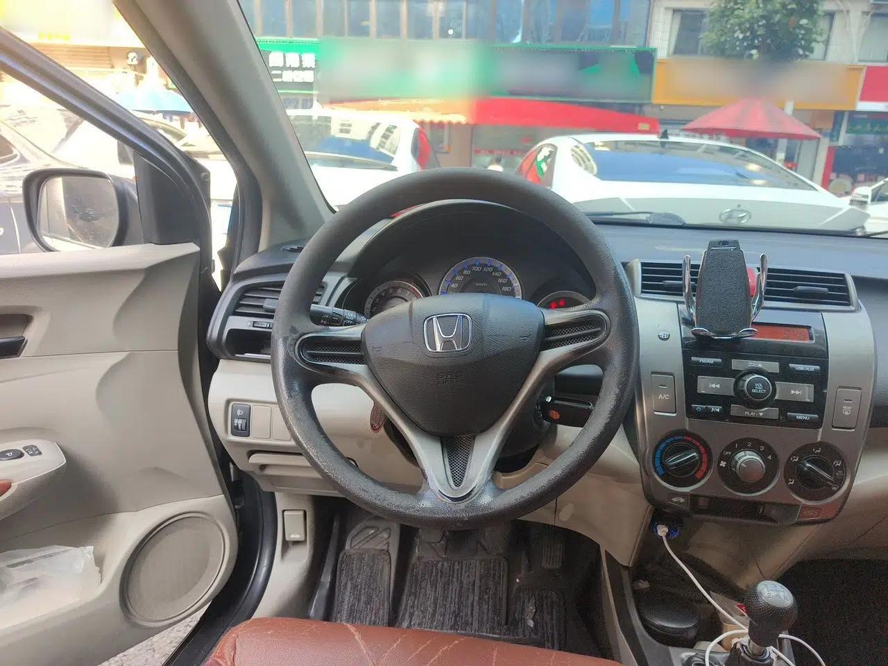 Honda City Classic 2012 1.5L manual Comfort version — миниатюра 10