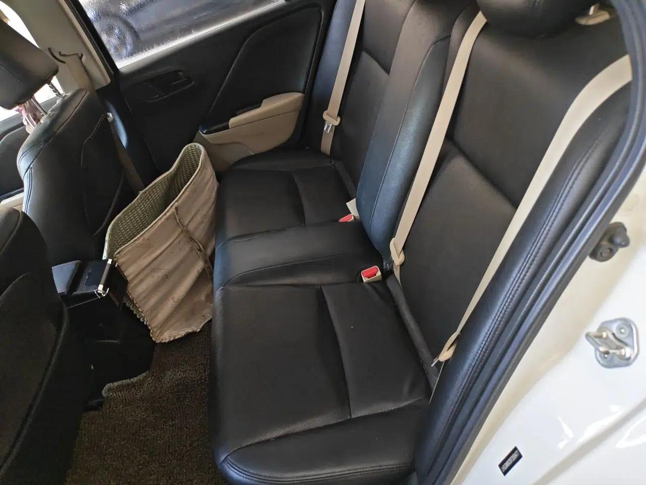 Honda City 2015 1.5L CVT Comfort Version — миниатюра 17