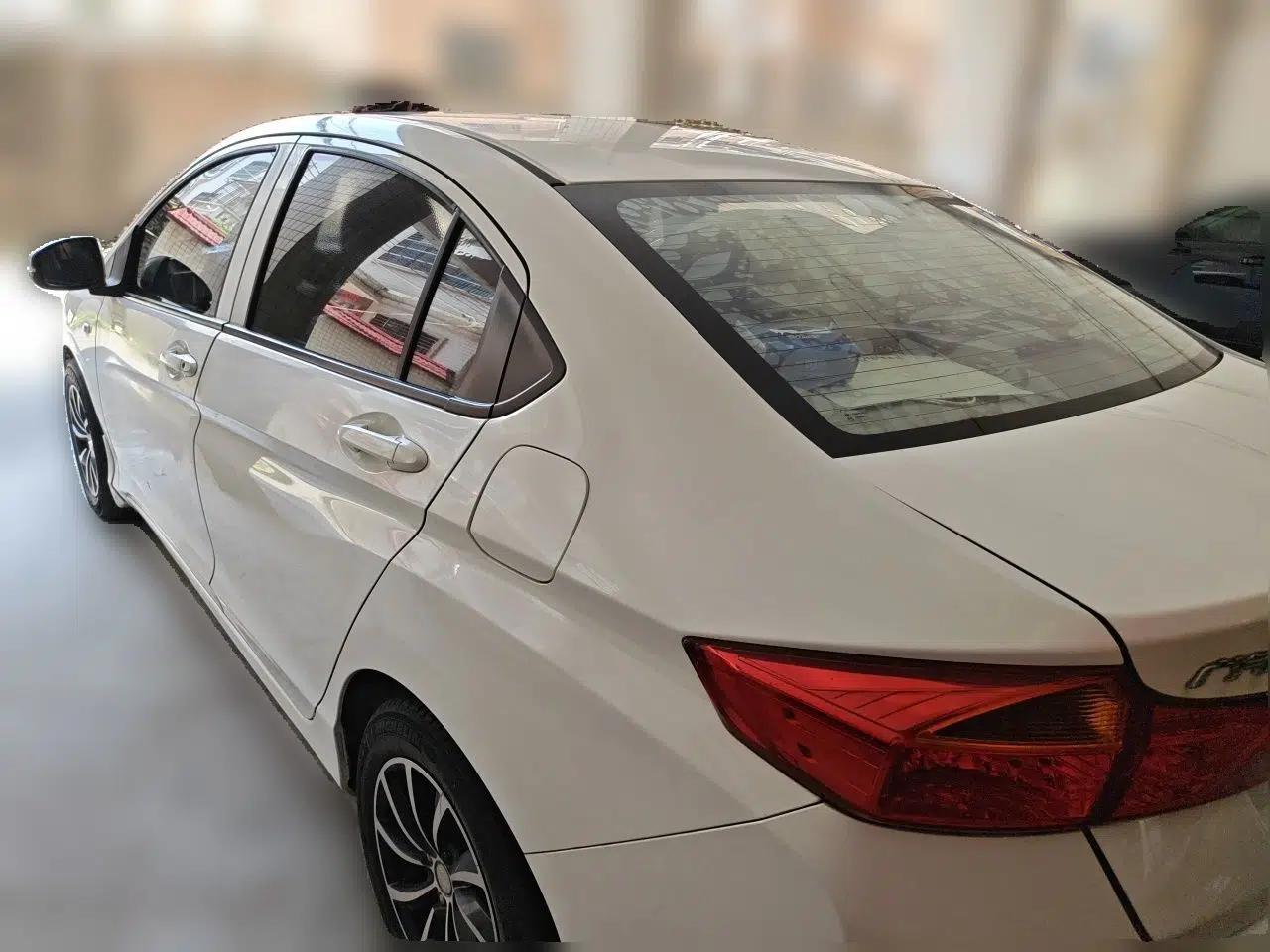 Honda City 2015 1.5L CVT Comfort Version — миниатюра 4