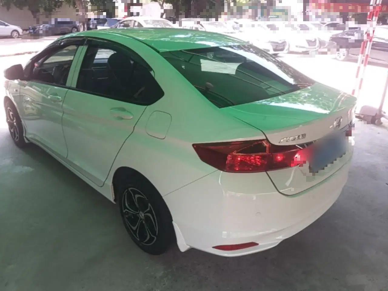 Honda City 2015 1.5L CVT Comfort Version — миниатюра 13