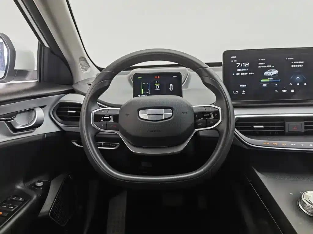 Geely Geometry A 2022 Pro 430KM Travel Edition — миниатюра 11