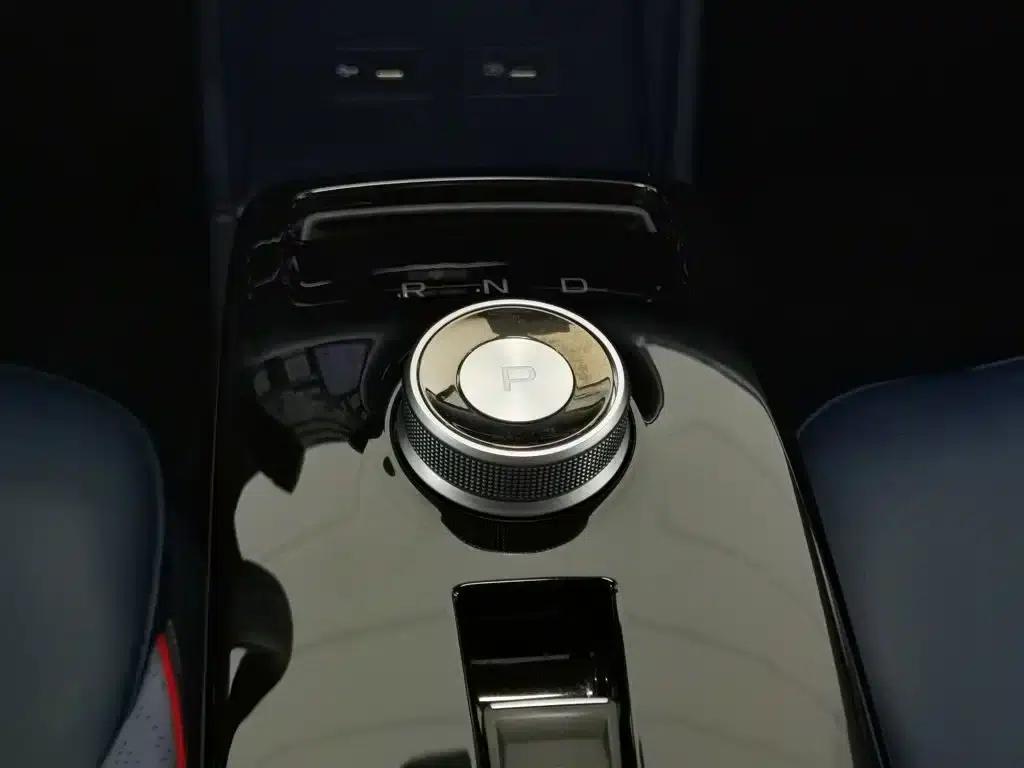 Geely Geometry E Firefly 2023 Model 320KM Cute Tiger 5-Seater — миниатюра 13
