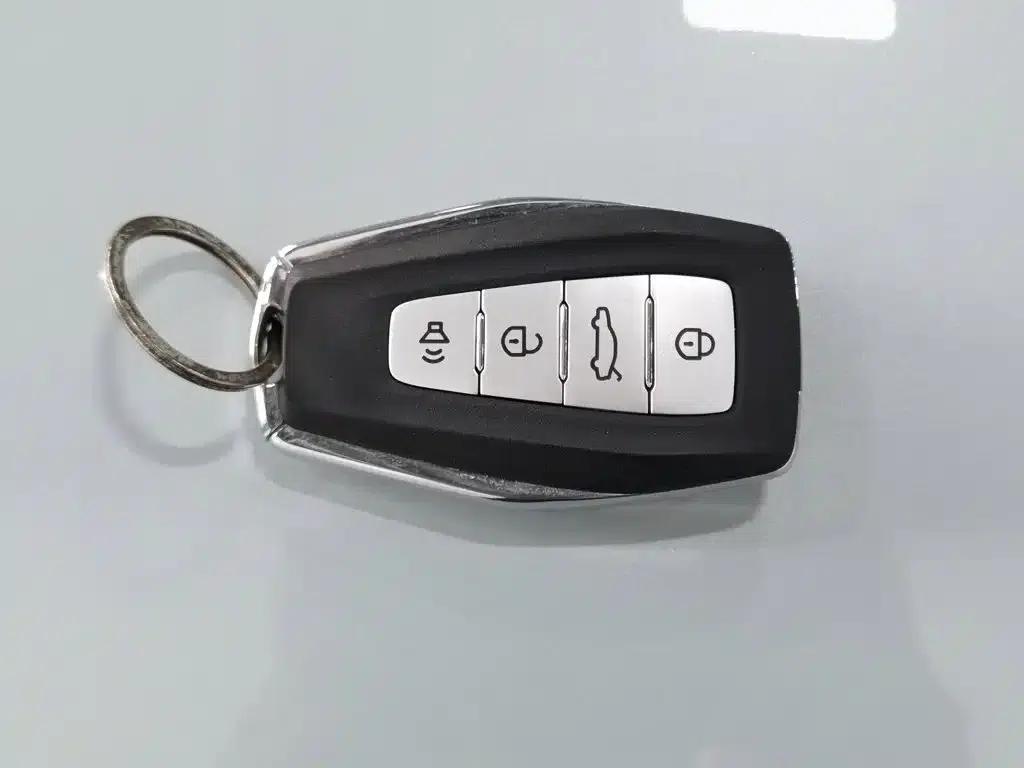 Geely Geometry E Firefly 2023 Model 320KM Cute Tiger 5-Seater — миниатюра 19