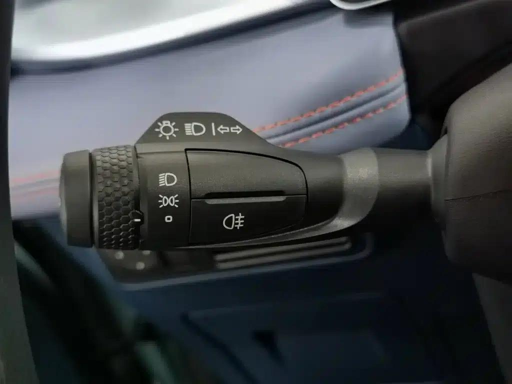 Geely Geometry E Firefly 2023 Model 320KM Cute Tiger 5-Seater — миниатюра 21