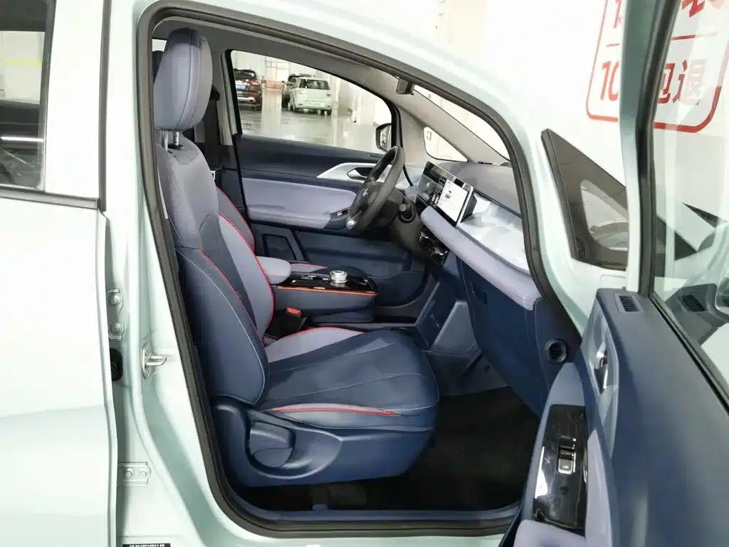 Geely Geometry E Firefly 2023 Model 320KM Cute Tiger 5-Seater — миниатюра 23