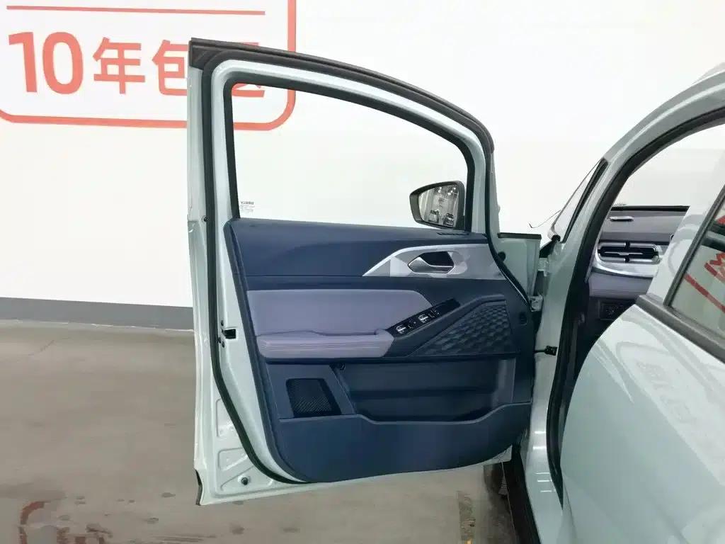 Geely Geometry E Firefly 2023 Model 320KM Cute Tiger 5-Seater — миниатюра 8