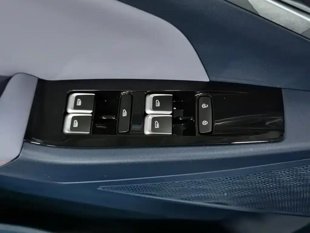 Geely Geometry E Firefly 2023 Model 320KM Cute Tiger 5-Seater — миниатюра 9