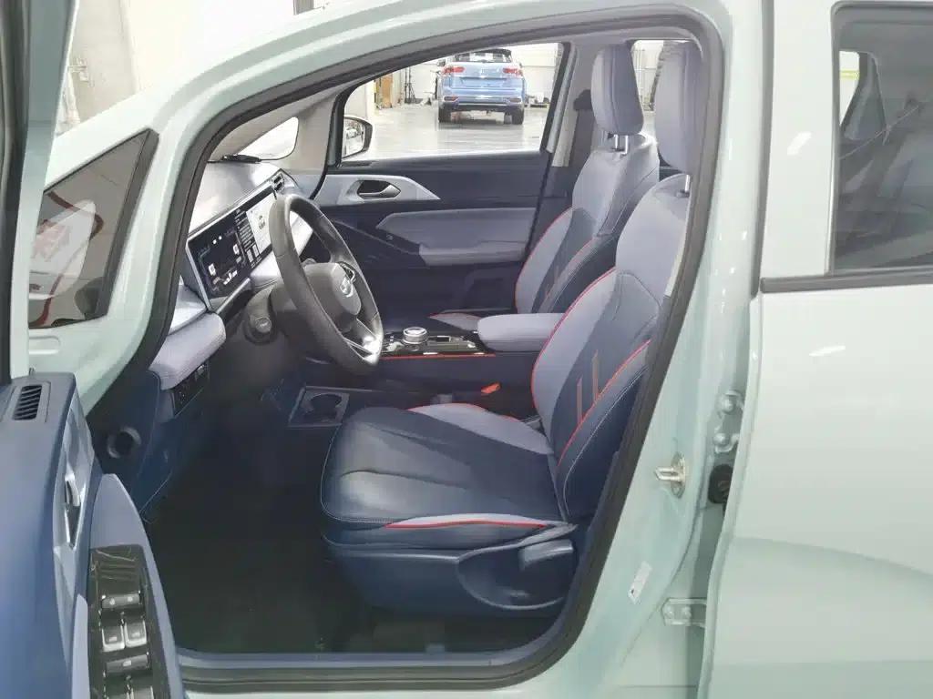 Geely Geometry E Firefly 2023 Model 320KM Cute Tiger 5-Seater — миниатюра 10