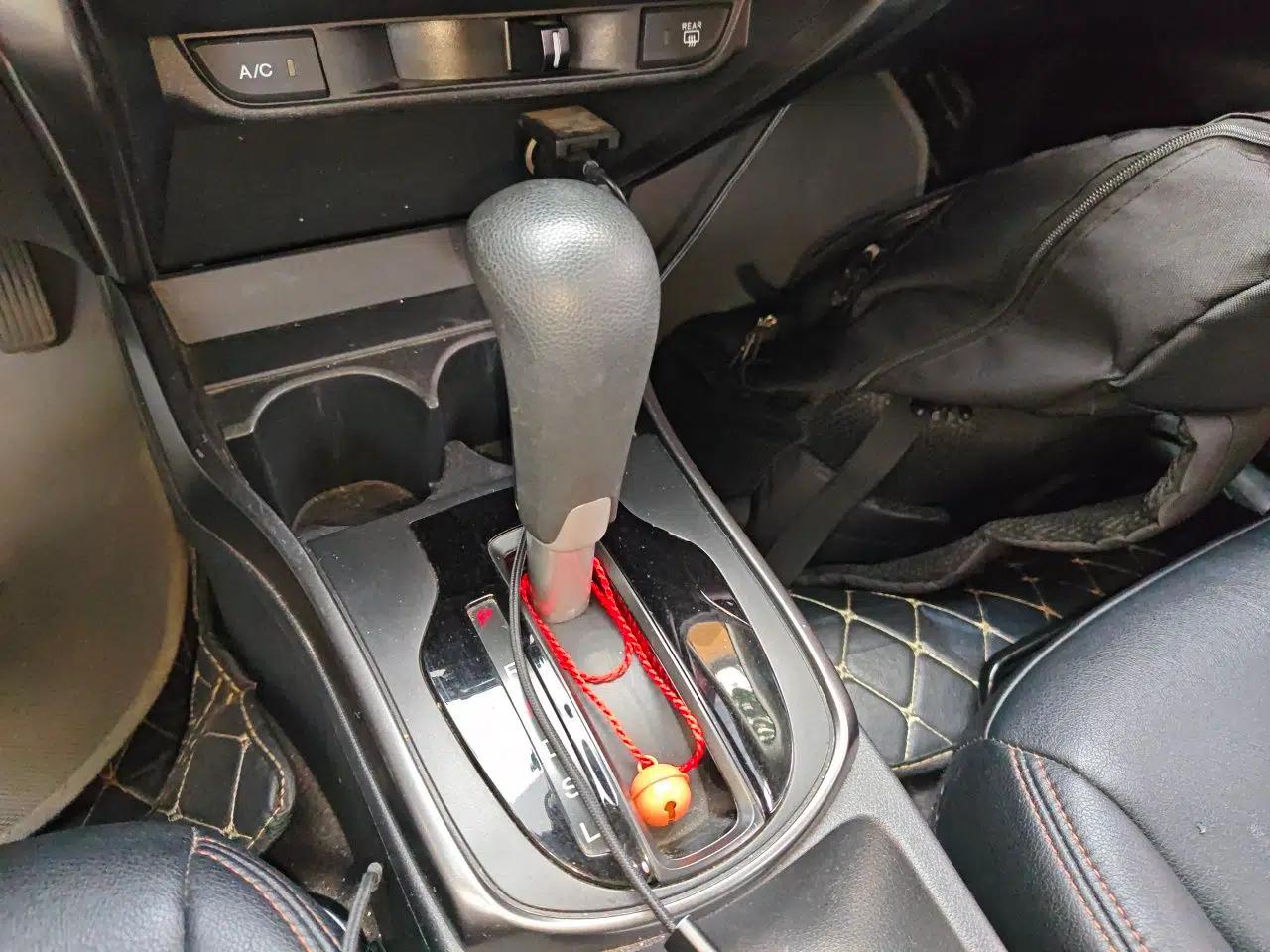 Honda Greiz 2016 1.5L CVT Classic Edition — миниатюра 14