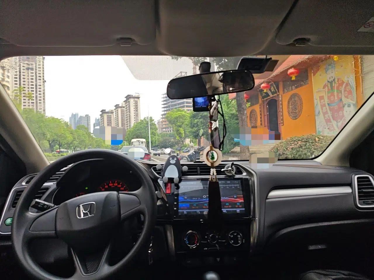 Honda Greiz 2016 1.5L CVT Classic Edition — миниатюра 18