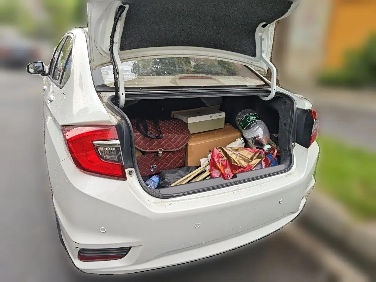 Honda Greiz 2016 1.5L CVT Classic Edition — миниатюра 19