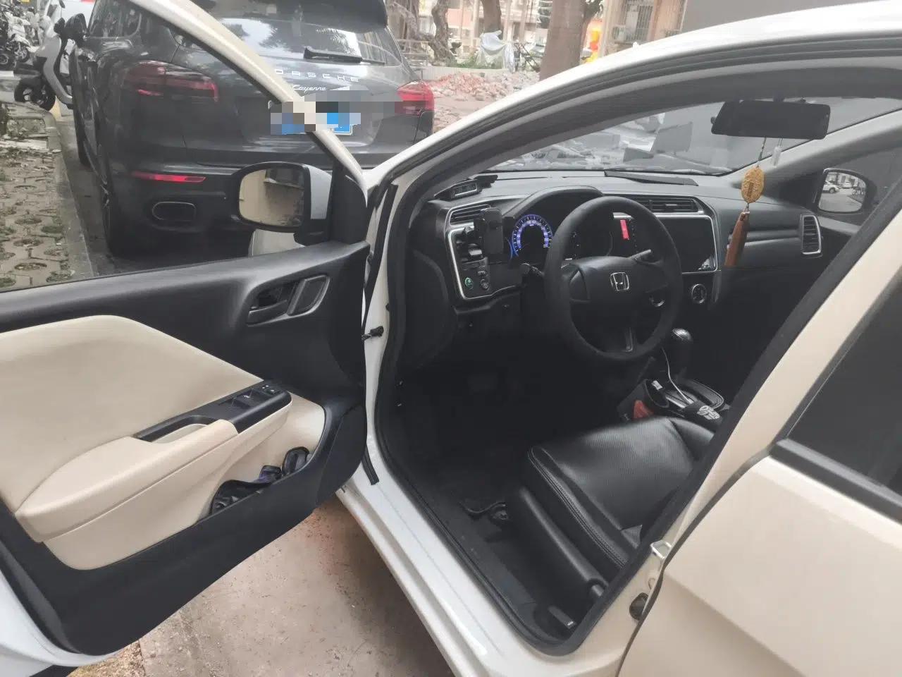 Honda Greiz 2016 1.5L CVT Classic Edition — миниатюра 16