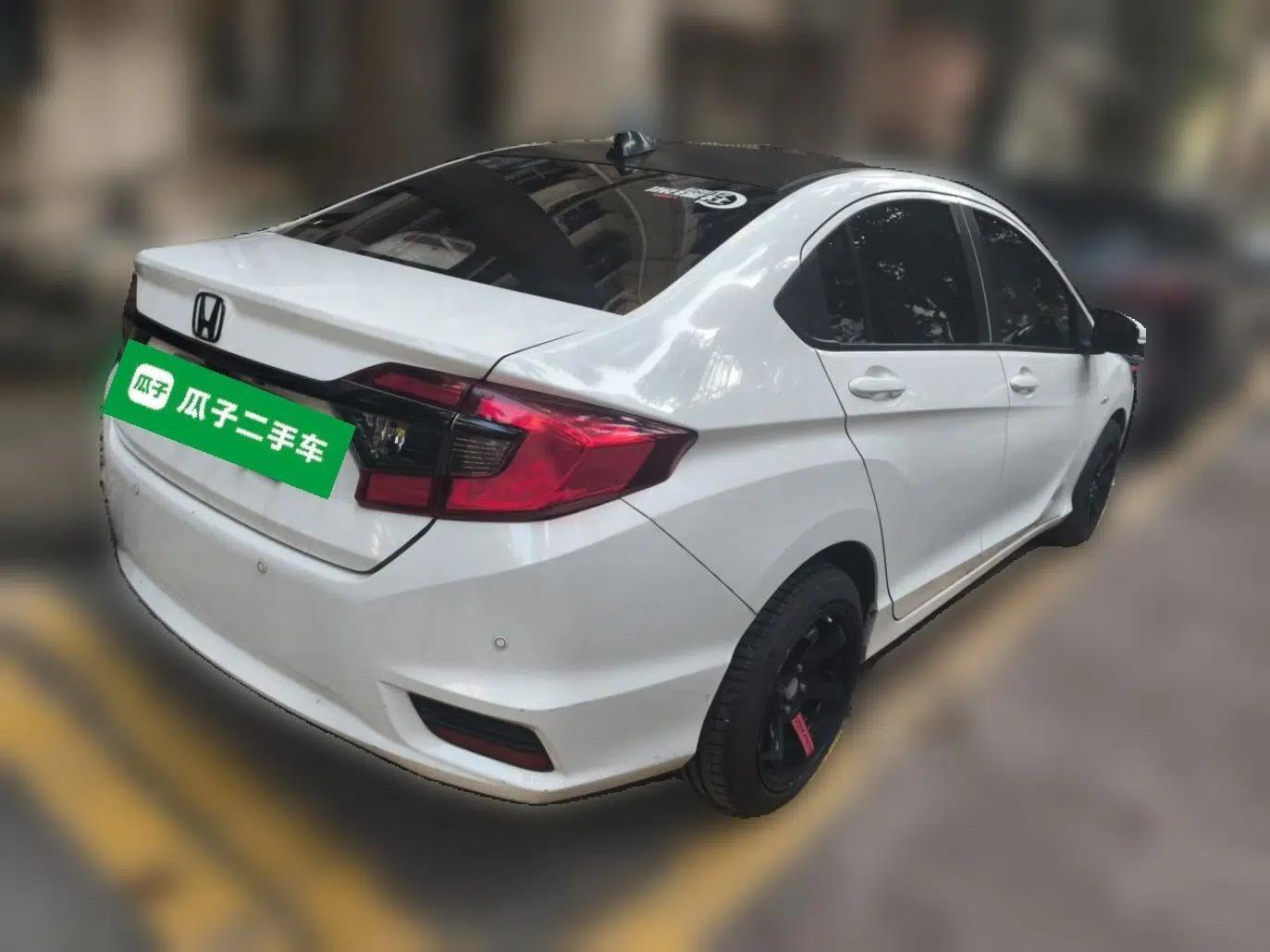 Honda Greiz 2016 1.5L CVT Classic Edition — миниатюра 6