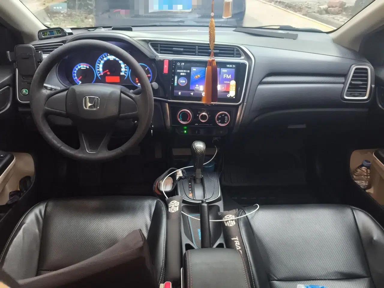 Honda Greiz 2016 1.5L CVT Classic Edition — миниатюра 9