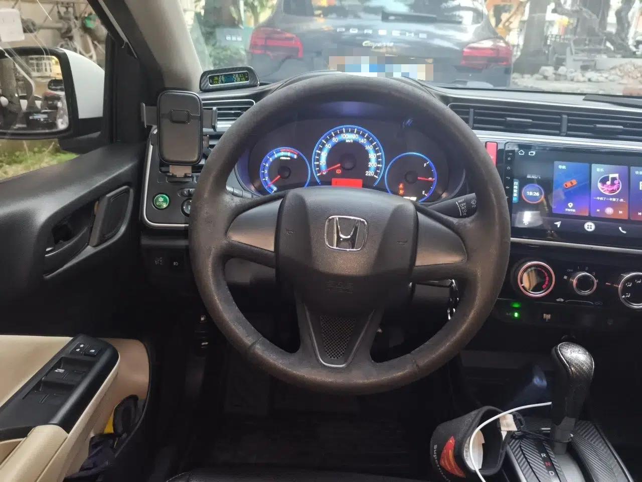 Honda Greiz 2016 1.5L CVT Classic Edition — миниатюра 10
