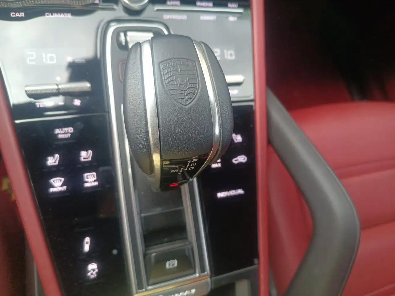 Porsche Cayenne E-Hybrid 2023 Cayenne E-Hybrid 2.0T Platinum Edition — миниатюра 14
